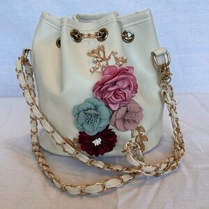Floral bucket shoulder purse bag with chain